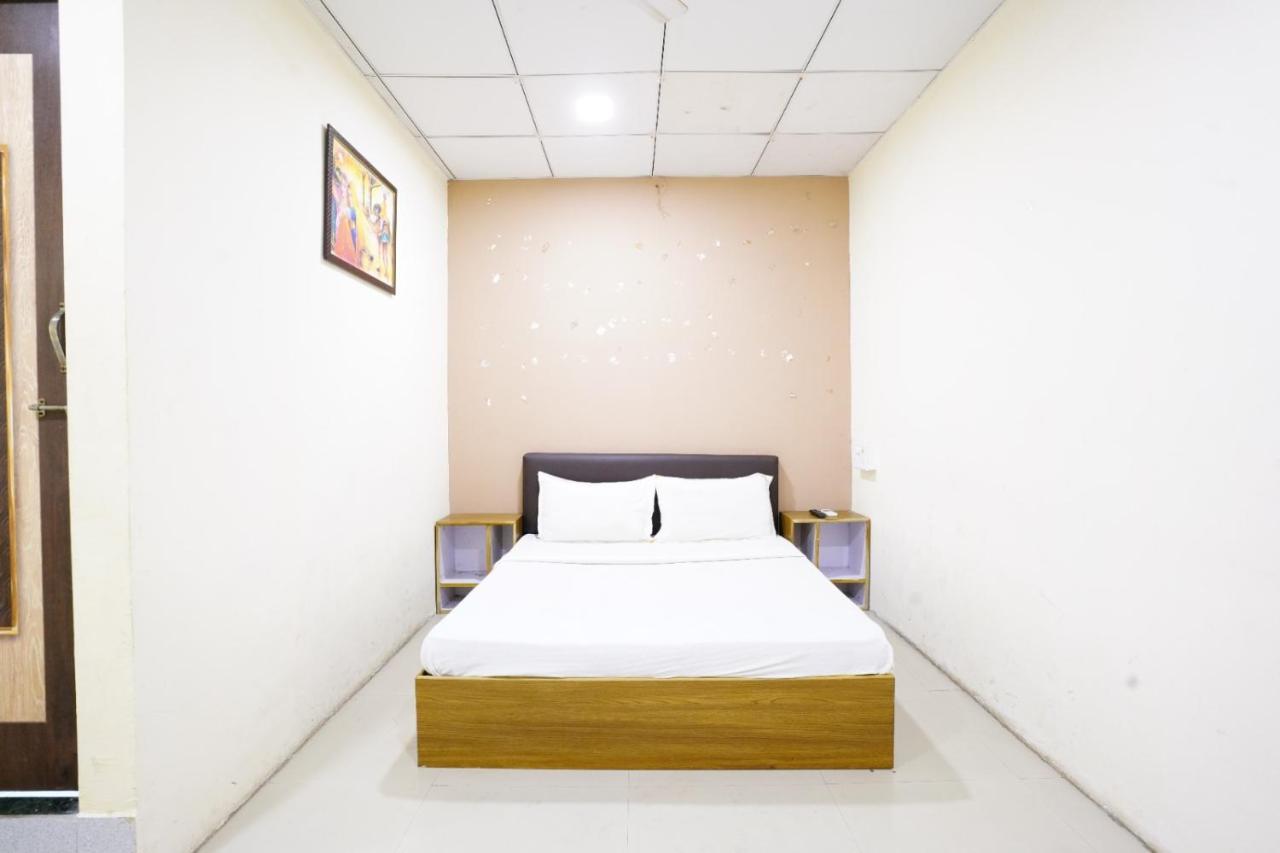 Infinity Rooms & Banquet Сурат Экстерьер фото